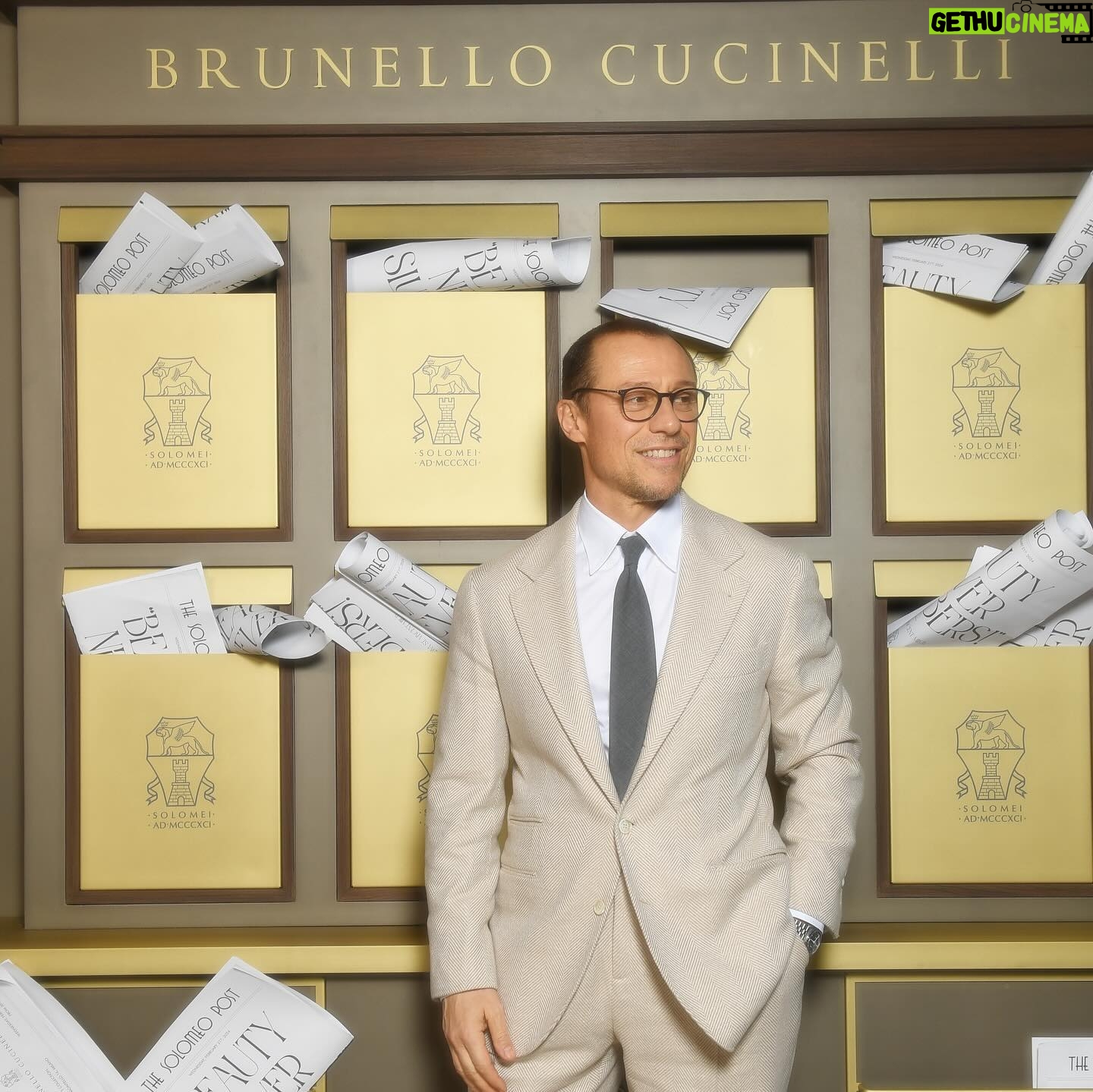 Stefano Accorsi - 8.4K Likes - Ć sempre bello passare un poā di tempo insieme!
E poi che onore avere uno stylist dāeccezione š(ultima foto!)
@brunellocucinelli
@carolinacucinelli
@camillacucinelli
@alessio__piastrelli