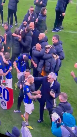 Stefano Accorsi Instagram - @inter 🖤💙🖤🖤⭐️⭐️