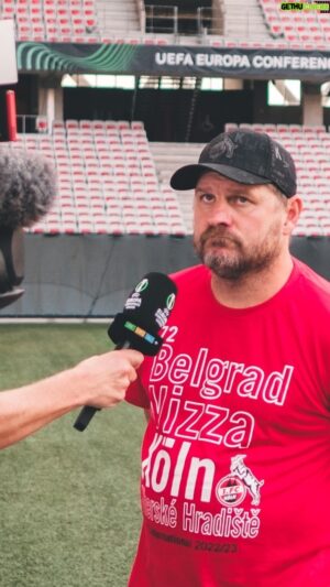 Steffen Baumgart Instagram - Wie laut kann man schreien? 
Steffen Baumgart: „Ja“

Wir sind gespannt, ob die Tribüne nach heute Abend noch steht 😂
___

#effzeh #ReturnOfTheGoat #GOATdAzur