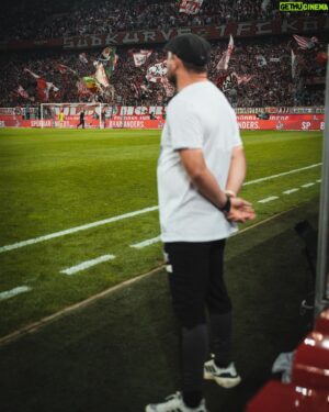 Steffen Baumgart Instagram - Danke für einfach alles, Coach! 🥺❤️
___
#effzeh #baumgart