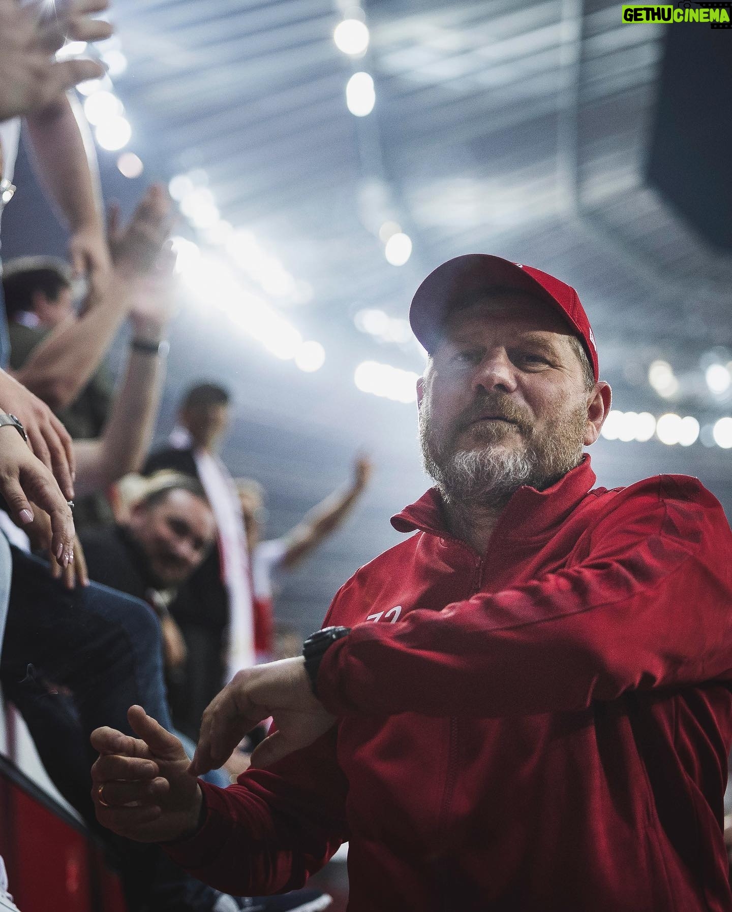 Steffen Baumgart - 19.7K Likes - Unser Coach 🔒✨
___
#effzeh #Baumgart #Verlängerung #BaumgartVerlängerung