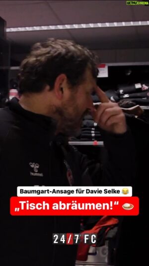 Steffen Baumgart Instagram - „Seid ihr alle besoffen, oder was?!“ 😂

In Episode 5️⃣ unserer Saisondoku 24/7 FC bekommt @davieselke an seinem ersten Tag beim #effzeh die erste Ansage von @steffenbmgt – seht selbst 😂

Zur kompletten Folge 👉 Link in der Story
