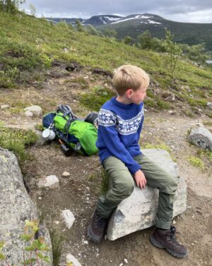 Steinar Sagen Instagram - Jotunheimen er helt ålreit om sommern, altså. 

@naturkompaniet.no 
@reviroslo 
@gjendesheim 
#jotunheimen