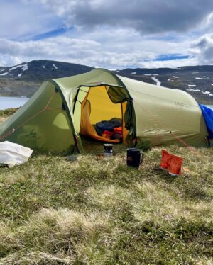 Steinar Sagen Instagram - Jotunheimen er helt ålreit om sommern, altså. 

@naturkompaniet.no 
@reviroslo 
@gjendesheim 
#jotunheimen