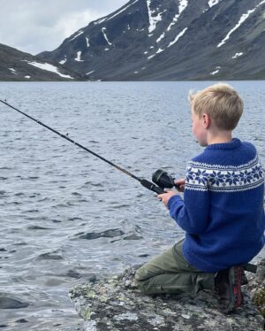 Steinar Sagen Instagram - Jotunheimen er helt ålreit om sommern, altså. 

@naturkompaniet.no 
@reviroslo 
@gjendesheim 
#jotunheimen