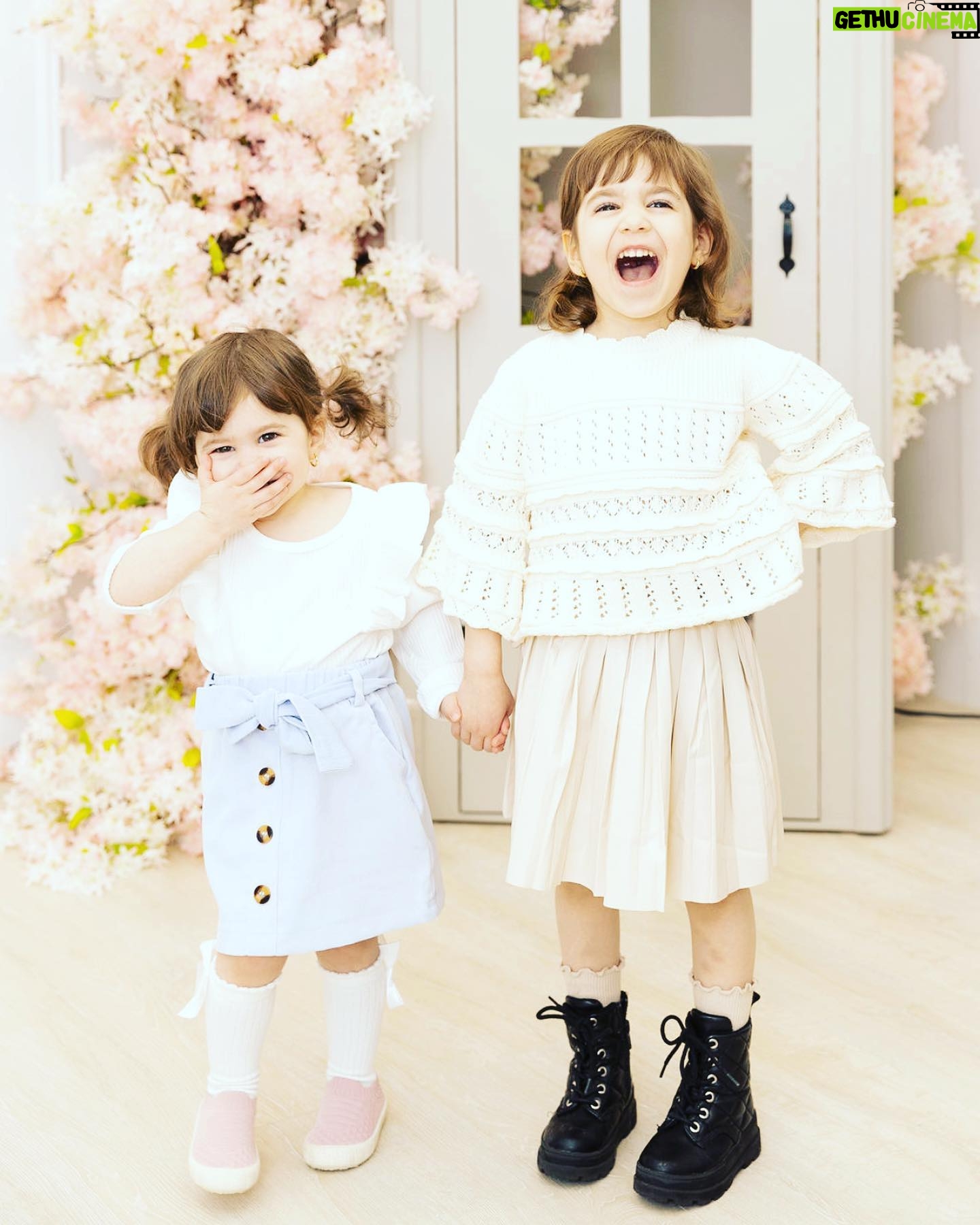 Stella Acquisto - 1.8K Likes - Happy Easter 🐣 to you and your families. May you be surrounded with love 💕.
A special thanks to @alannabphotography for these beautiful pictures of my bunnies 🐰 🐰. #happyeaster #hop @trunk97 Outfits: @babymoonkidsapparel