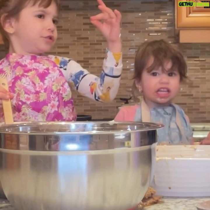 Stella Acquisto - 859 Likes - This week in #cookingwithlayla #cookingalalayla , we are making panettone tiramisu. Watch the full video to see the little ladies try to pronounce Italian words.
What do you do with your leftover #panettone? Comment below ⬇️
#recipe #recipeoftheday #cookingathome #cookingwithkids #cookingwithlaylarose #baking #nobake #tiramisu #tiramisupanettone #panettone #italian #toddlers #longospanettone