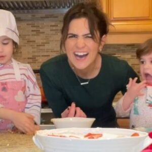 Stella Acquisto Instagram - Ringing in the New Year with #cookingwithlayla #cookingalalayla 🙌. This week Layla and Gigi make cheese cake or eat cheese cake.  #cooking #baking #cheesecake #recipe #cookingwithkids #newyear #newyearnewme