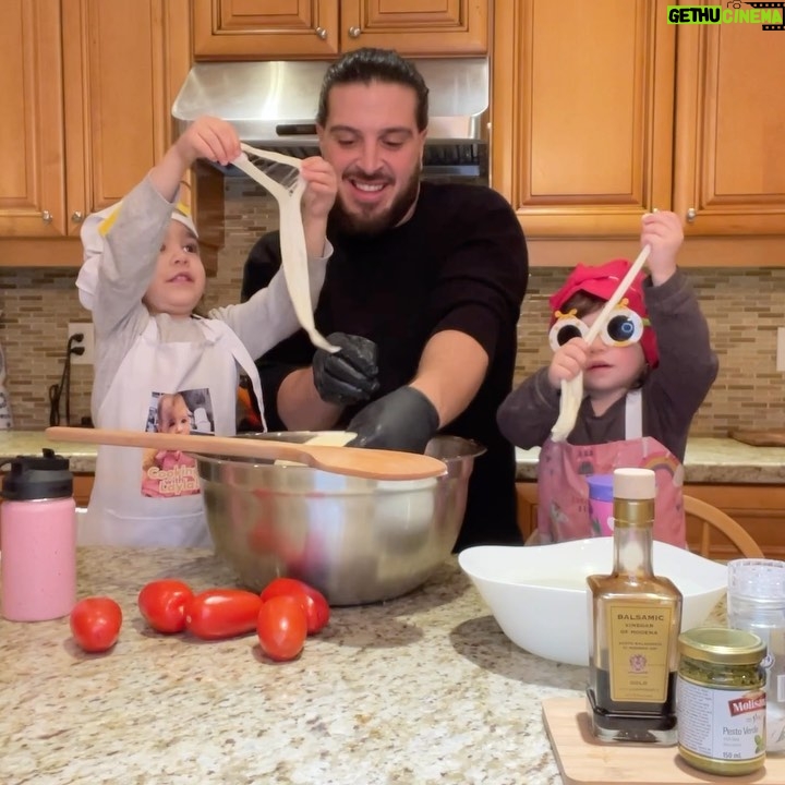 Stella Acquisto - 1.4K Likes - Here’s a cheesy post for you. Cooking with Layla learns how to make cheese with Matthew from @sultavolo_ . Watch Layla and Gigi to find out if they did a gouda job or if they had a meltdown.
#cookingalalayla #cookingwithlayla #cookingwithlaylarose #sultavolo #cheese #recipe #puns