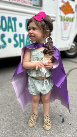 Stella Acquisto Instagram - Step aside @kristenanniebell @idinamenzel @joshgad looks like this 2 year old wants to voice the next @disneyfrozen .  #joking #singer #sing #frozen #letitgo #doyouwanttobuildasnowman #elsa #anna #olaf #mondaymotivation