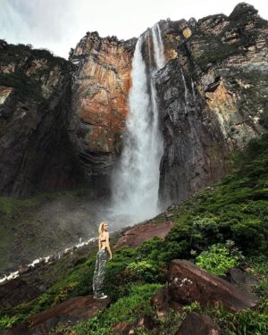 Stella Maxwell Instagram - Angel falls 👼