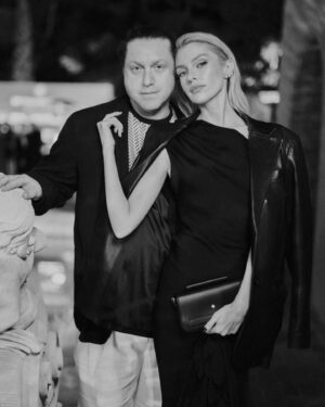 Stella Maxwell Instagram - @montblanc 100 years of Meisterstück 🖊️🖤 thank you for the beautiful evening @marcotomasetta_dd 🖤 @virgile.guinard