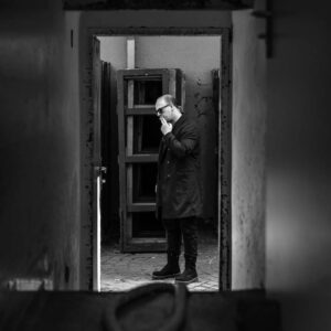 Štěpán Kozub Instagram - Tys fotils?  @katas.cz 
#divadlo #praha #zájezd #actor #work #theatre
