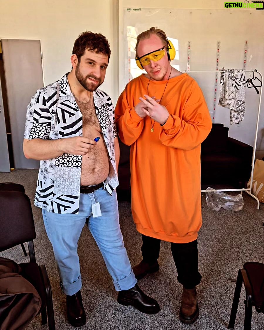 Štěpán Kozub - 6.9K Likes - Dnešní zkouška kostýmů probíhá v duchu vzájemného napojení! @wtferro_off
@divadlomir premiéra 4. Května!! 💯
#divadlo #actors #kostýmy