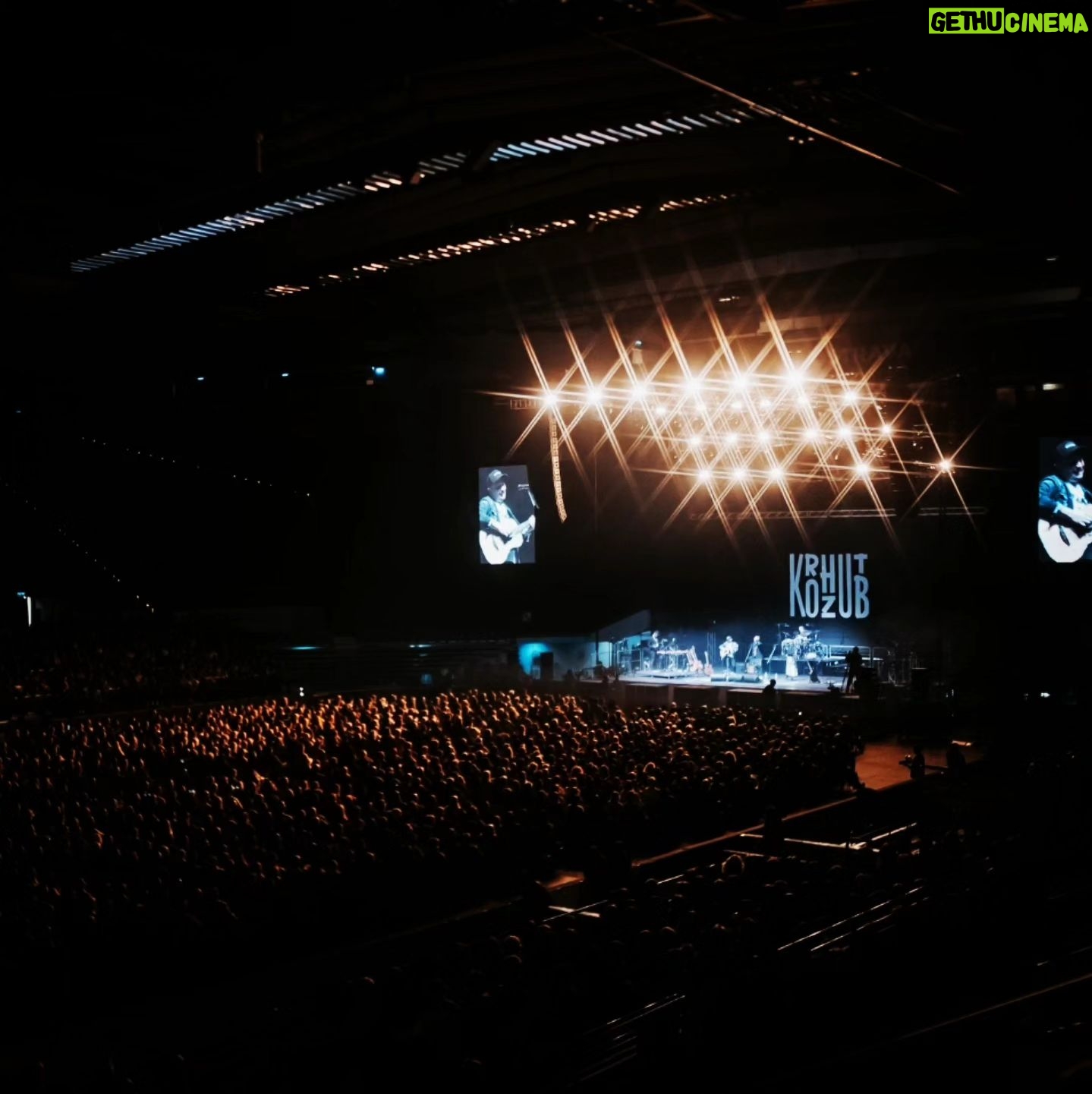 Štěpán Kozub - 5.3K Likes - 2023 - Ostravar Aréna.
8.000 diváků! Děkujeme 🙏
@jirikrhut
@barbarakanyzova
@pavelsotoniak
@rudyhorvat
Bandjeez
Foto: @barcachle
#music #live #show #koncert #Singer #musician