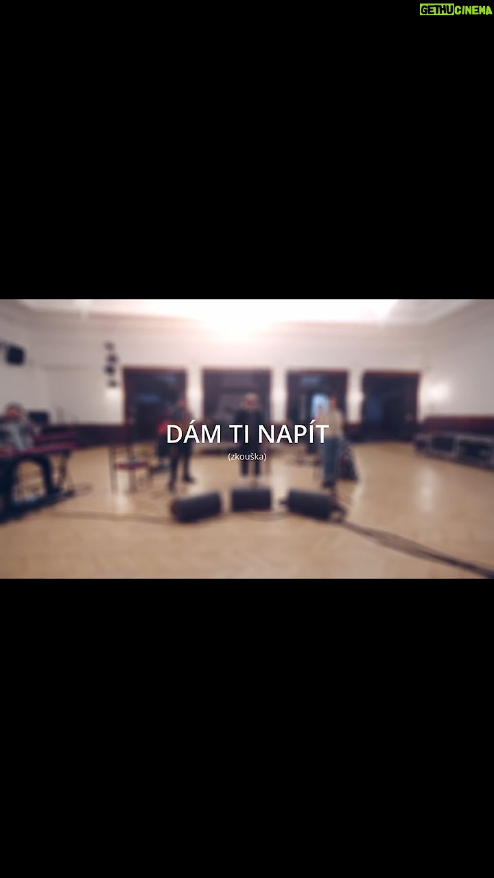 Štěpán Kozub - 4.2K Likes - "Dám ti napít" ze zkoušky na Ostravar arénu!
Spolu s námi úžasná kapela! Bude to znít opravdu krásně. No, jen posuďte 🎙✅️
2.12.2023 už tuto sobotu ✌️
@jirikrhut
@barbarakanyzova
@pavelsotoniak
@rudyhorvat
@dart_production
@dratej
@ed_neti
Maro Zeman
#music #work #live #koncert #musician #band #actor #song #krhutkozub #song #Arena #album #prasknubicem #Singer
