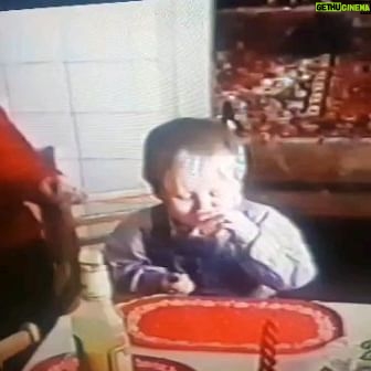 Štěpán Kozub - 9.8K Likes - To je vzácnost! Psal se rok 2000 a dědeček mne učil pít vaječný likér! S dědečkem byla vždycky kopa legrace! Odkud že pramení ten humor?! No tak asi odtud! 🙏❤️⚠️
#family #child #funn
