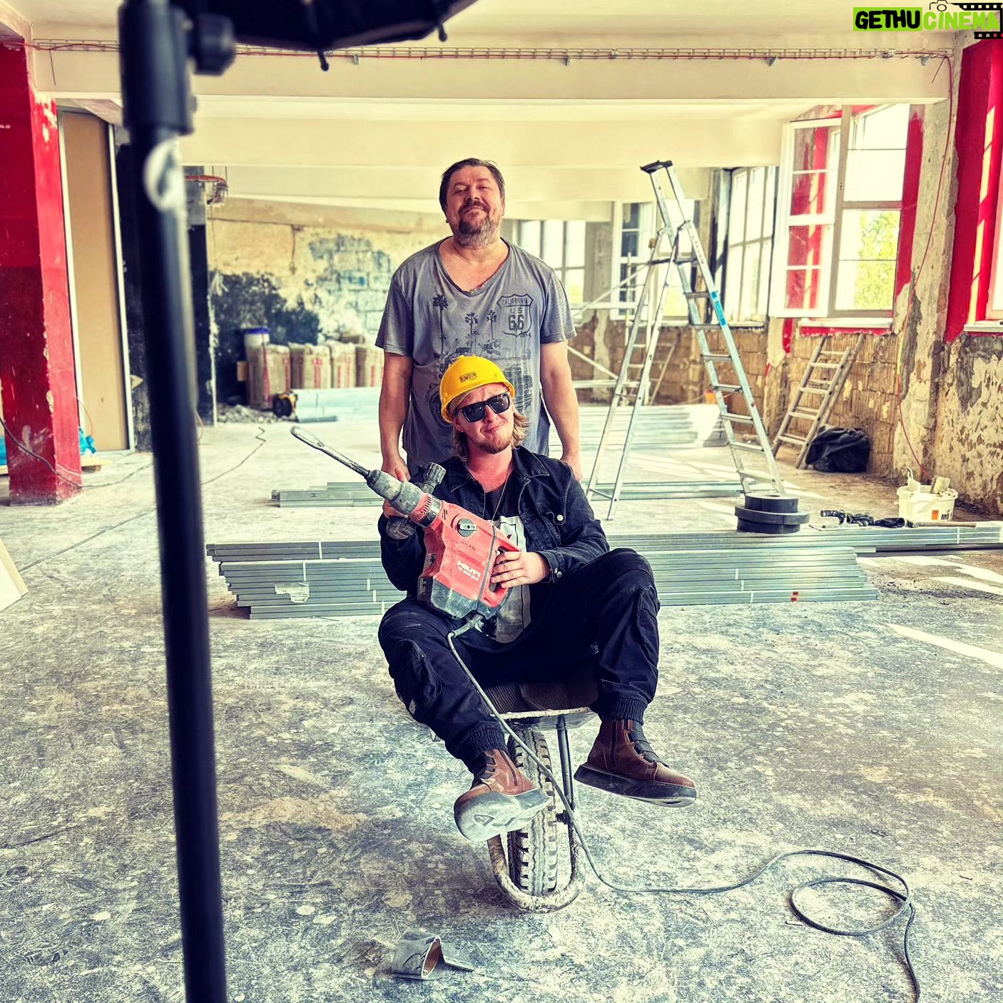 Štěpán Kozub - 3.6K Likes - Keď jezdíme my, tak můžeš píchnout iba RAZ!😎
@bumbumcomedy
@__hrubes
#photo #promo #actor #photographer #work #job #nevadí #comedy #funn #standup
