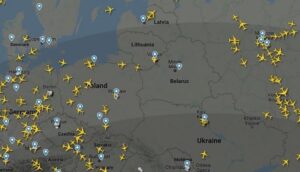 Stepan Putilo Instagram - КТО БОЛЬШЕ НЕ ЛЕТАЕТ В БЕЛАРУСЬ И ИЗБЕГАЕТ ЕЁ ВОЗДУШНОГО ПРОСТРАНСТВА?
⠀
Список стран и авиакомпаний, бойкотирующих террористический режим:
✈️ Великобритания British Airways
✈️ Франция AirFrance
✈️ Украина Ukraine International Airlines
✈️ Литва KlasJet
✈️ Швеция SAS
✈️ Нидерланды KLM
✈️ Польша LOT
✈️ Австрия Austrian Airlines
✈️ Финляндия Finnair
✈️ Сингапур Singapore Airlines
✈️ Германия Lufthansa
✈️ Венгрия WizzAir
✈️ Латвия AirBaltic
✈️ Кипр AviaSolutions
✈️ Япония All Nippon Airways
✈️ Испания Iberia
⠀
🤡 Belavia отменила полёты в Литву, Францию и Великобританию, а также приняла решение о сокращении 50% сотрудников.
⠀
Интересно, что Ryanair, с рейса которого сняли Романа Протасевича и его девушку Софью Сапегу, пока не заявили о своём решении. Инцидент с рейсом Ryanair сегодня обсудят на специальном заседании постоянного совета ОБСЕ.