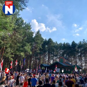 Stepan Putilo Instagram - Не самые удобные площадки, непогода, отсутствие Светланы Тихановской в некоторых городах - это все не помешало собраться тысячам человек на митингах по всей Беларуси сегодня!
⠀
Вы невероятные!
Жыве беларусь!❤️✊🏻✌🏻

Кто ходил сегодня на митинг?
⠀

⠀
#брест #бобруйск #орша #могилев #лепель #минск #беларусь #витебск #гомель #гродно #новости #выборы2020 #minsk #minskgram #minskcity #belarus #belarusgram #brest #grodno #gomel #vitebsk #mogilev