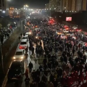 Stepan Putilo Instagram - Посмотрите, какая красота
⠀
В Алматы огромное количество народа идёт маршем до площади Республики.
⠀
Народ Казахстана, в вас верит всё постсоветское пространство. Добейтесь того, чтобы ваши требования были услышаны. Не расходитесь и не верьте лживым обещаниям.