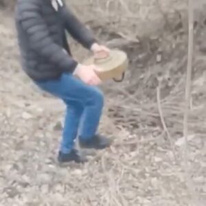 Stepan Putilo Instagram - В Бердянске мужчина голыми руками убрал мину из-под моста.