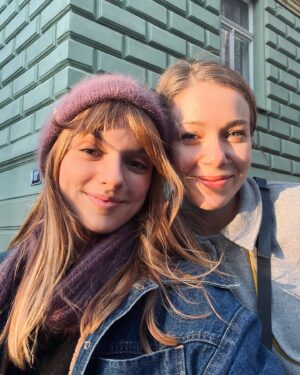 Štěpánka Fingerhutová Instagram - Dnešní setkání bylo bez kamer a honoráře, ale i tak extrémně potřebné! 🤍 👯‍♀️