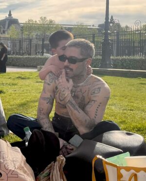 Stéphane Rodrigues Instagram - And we are back! 
Samedi Tuileries avec le copains ☀️
•
Encore un joyeux anniversaire à mon frère @staiv_gentis 🤍