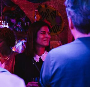 Stéphane Rousseau Instagram - Une soirée 👑 pour mon lancement de livre « Famille royale » au @snowbirdtikibar bar merci pour les photos @pamela.lajeunesse un grand merci à @koeditions et à @maude.pb