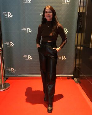 Stéphanie Arav-Clocchiatti Instagram - 28 ans 🎈
Dans la dernière année de vie
J’ai joué au Rideau vert, aux Écuries et à l’Espace libre 🎭
J’ai perdu une grand-maman 🕊️
J’ai fait des progrès en matière de régulation de mes émotions et de mon anxiété 😌
Je suis allée à Cuba et Chicago 🇨🇺🇺🇸
J’ai recommencé l’impro 😹
J’ai commencé à faire de la voix🎙️
J’ai développé une passion pour les finances personnelles et le Vieux-Montréal💰🏛️
J’ai consolidé mes amitiés et mon couple 💕
Je mène une belle vie, je suis chanceuse 🍂