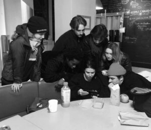 Stéphanie Arav-Clocchiatti Instagram - On a gradué. On est content-es. J’envisage avec enthousiasme, plaisir et détermination ce désormais possible retour sur les petits et grands écrans et ce début sur les planches en tant que professionnelle. Pour fêter ça, j’ai envie de faire un Q/A en story dont le thème sera l’école de théâtre. J’en avais fait un à la fin de la saison 5 de Jérémie et j’avais trouvé ça lefun, donc je récidive pour cette fin d’école. Restez aux aguets de mes storys, je devrais faire ça dans les prochains jours 💐