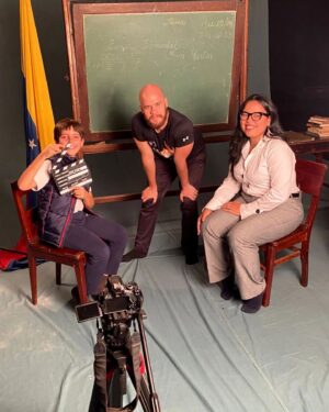 Stephanie Cardone Instagram - "Y creemos que su secreto está en el peso trascendental de su amistad. Separados es probable que se derrumben."

📝

𝐋𝐈𝐑𝐈𝐂𝐀, también es la historia de dos niños protegidos por su amistad y la poesía, y de una directora defendiendo esa unión, para salvarlos de un destino criminal e inhumano.

...

🎟️ Pronto anunciaremos nuestra 𝐏𝐑𝐄𝐕𝐄𝐍𝐓𝐀, para cualquiera de nuestras funciones.

¡Fines de semana de 𝐉𝐔𝐍𝐈𝐎!
🗓️ Del sábado 08 al domingo 30.
🕓 4:00 pm.
📍 Teatro Luis Peraza, sede del #CentroTET.
.

En las fotos, nuestros niños @liscastillo_artista y Gael Martín Cardone, la directora @oriluna, nuestro videógrafo @serch.andres, nuestra productora María Laura Sánchez y nuestro director Guillermo Díaz Yuma.
.
.
.
#lírica2024 #centrotet #gustavoott #teatrovenezolano #teatroluisperaza #teatroencaracas