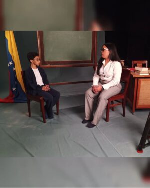 Stephanie Cardone Instagram - "Y creemos que su secreto está en el peso trascendental de su amistad. Separados es probable que se derrumben."

📝

𝐋𝐈𝐑𝐈𝐂𝐀, también es la historia de dos niños protegidos por su amistad y la poesía, y de una directora defendiendo esa unión, para salvarlos de un destino criminal e inhumano.

...

🎟️ Pronto anunciaremos nuestra 𝐏𝐑𝐄𝐕𝐄𝐍𝐓𝐀, para cualquiera de nuestras funciones.

¡Fines de semana de 𝐉𝐔𝐍𝐈𝐎!
🗓️ Del sábado 08 al domingo 30.
🕓 4:00 pm.
📍 Teatro Luis Peraza, sede del #CentroTET.
.

En las fotos, nuestros niños @liscastillo_artista y Gael Martín Cardone, la directora @oriluna, nuestro videógrafo @serch.andres, nuestra productora María Laura Sánchez y nuestro director Guillermo Díaz Yuma.
.
.
.
#lírica2024 #centrotet #gustavoott #teatrovenezolano #teatroluisperaza #teatroencaracas