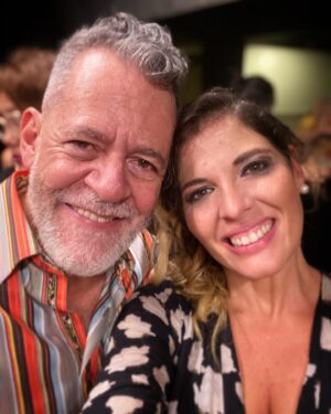 Stephanie Cardone Instagram - Hoy será nuestra ÚLTIMA FUNCIÓN de @elmistral2023 en los Talleres De Realización del @teatroteresacarreno 

Y yo sólo puedo agradecer estar aquí, gracias a ti maestro @miguelissa62 por darme un boleto y hacerme parte de este viaje que me ha transformado tanto, que me ha hecho crecer, me ha impulsado a arriesgarme, a retarme y buscarme en otras áreas de las artes como es la danza y en áreas de la vida como es la sincronización, sonreír y continuar si hay un error, fluir, soltar el control, confiar en mi y puedo seguir…

Gracias por esta hermosa oportunidad de vivir El Mistral, de conocer a cada uno. Gracias a ustedes por su energía bonita, las risas, la compenetración, la contención, hace que uno flote de amor. 

GRACIAS 🌬️

- **Asistente de Dirección**: Johana Villafranca
- **Repertorista**: Margarita Morales
-**Entrenamiento: Emerita Garcia
- **Producción**: Adriana Issa
- **Asistente de Producción**: Jhurani Servellon
- **Iluminación**: Dario Perdomo
- **Vestuario**: Efren Rojas / Samira Recondo

📍 Lugar: Talleres de Realización del Teatro Teresa Carreño
🎟️ Boletos disponibles en las taquillas del teatro y en Maketicket.com.ve

¡Únete a nosotros en este emocionante viaje a través del viento!

 #MistralTeatro #TeatroFrancoVenezolano #ArteCultural #DanzaYTeatro #francia #elmistral

@laeme1313 @thecat9347@carolinwolfeh @margaramorales @recondo @adolfonittoli @jaribere @soyarmandodiaz
@china.urb @fer_garanton @bompytrenloco0512 @soymariale @ilde699 @joe.justiniano
@rossanahm @miguelissa62 @mimoroy @anggelikrinaldi @nadeschdamakagonow @dario_iluminacion @alejandro.miguez @jesusdasmerces @elvischa20 @angelrafaelgil @ragoliz @marilynchirinos @johavillafranca @gaboaguerom @adrianaissa_work @festivalfrancovenezolano @nanakapro @teatroteresacarreno @sebastianluy @embafrancia @anagarciafreychet
