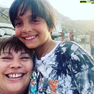 Stephanie Cardone - 291 Likes - Crecí criada por una manada y una de mis cuidadoras fue mi tía Yasmín @yfulop la mayor del clan #Fulop la Chavelier De Las Palmas Académicas, la ingeniera que estuvo en la creación del Metro De Caracas, la que habla varios idiomas, la que le encanta leer, la que siempre esta a la vanguardia con la tecnología.
La que me inculcó el teatro e hizo que me enamorara de él, la que se caló mi adolescencia por fines de semana internada en su casa, la que vivía el mismo edificio de mi futuro esposo, la que sin saberlo ha sido esencial en mi vida.
Gracias a ti soy mucho de lo que soy, gracias tanto…
Yo solo le puedo dar gracias a Dios por tenerte y tenerte cerca, por todo lo que han hecho por mi siempre. Por quererme como una hija, gracias por amar a mi hijo como tú nieto.
Le pido a Dios infinita salud para ti y que todo vaya tomando el cause que te mereces rodeada de felicidad, amor y prosperidad.
Te amo y por muchos años más celebrándote.