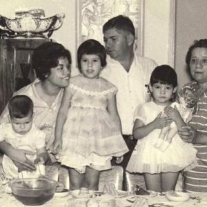 Stephanie Cardone Instagram - Feliz Día de las Momilimis

Te amo mami @maribelfulop24 gracias por darme la vida, cuidarme y ser mi apoyo incondicional en esta vida, por ser la mejor Abi para Gael.

Gracias a cada una de las madres que conforman mi familia, por ser ejemplo y guía, por criar desde el amor personas que estoy segura que hacen de este mundo un lugar mejor. 

Las amo 💕🌸