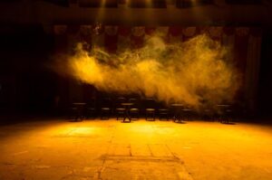 Stephanie Cardone Instagram - ESTRENAMOS HOY  Mistral @elmistral2023 

*Una travesía que desafiará tus sentidos*
¡Prepárense para una experiencia de Danza-Teatro única e inolvidable en el Festival de Teatro Franco-Venezolano! 

Este espectáculo  se inspira en el viento frío que recorre Europa Occidental en verano, conocido como "El Mistral". Esta producción mágica fusiona danza, teatro, cabaret y ópera, sumergiéndonos en una historia intrigante que se despliega entre la brisa y los misterios del viento. Es una experiencia que trasciende fronteras culturales y celebra la riqueza de la diversidad en un escenario donde el arte se convierte en un puente entre dos mundos.

🌟 Dirigida y creada por @miguelissa62 “El Mistral" cobra vida con un elenco de artistas excepcionales de la danza y el teatro venezolano.

- **Asistente de Dirección**: Johana Villafranca
- **Repertorista**: Margarita Morales
-**Entrenamiento: Emerita Garcia
- **Producción**: Adriana Issa
- **Asistente de Producción**: Jhurani Servellon
- **Iluminación**: Dario Perdomo
- **Vestuario**: Efren Rojas / Samira Recondo

📷: @erlenzerpa 

📅 Fechas y Horarios:
- 1 de octubre: 3:00 PM y 6:00 PM
- 6, 7 y 8 de octubre: 5:00 PM
📍 Lugar: Talleres de Realización del Teatro Teresa Carreño
🎟️ Boletos disponibles en las taquillas del teatro y en Maketicket.com.ve

¡Únete a nosotros en este emocionante viaje a través del viento!

 #MistralTeatro #TeatroFrancoVenezolano #ArteCultural #DanzaYTeatro #francia #elmistral

@laeme1313 @thecat9347@carolinwolfeh @margaramorales @samyoga.v @adolfonittoli @jaribere @soyarmandodiaz
@china.urb @fer_garanton @bompytrenloco0512 @soymariale @ilde699 @joe.justiniano @rossanahm @mimoroy @anggelikrinaldi @nadeschdamakagonow @dario_iluminacion @alejandro.miguez @jesusdasmerces @elvischa20 @angelrafaelgil @ragoliz @marilynchirinos @johavillafranca @gaboaguerom @adrianaissa_work @festivalfrancovenezolano @nanakapro @teatroteresacarreno @sebastianluy @embafrancia @anagarciafreychet