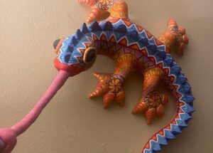Stephanie Garcia Rizo Instagram - Based of my Alebrije i have up on my wall. ✨✨This Dessert Lizard enjoying some ice coffee . ➡️ Process video and alebrije Refrence :) 

#art #illustration #animation #characterdesign #drawing #lizard