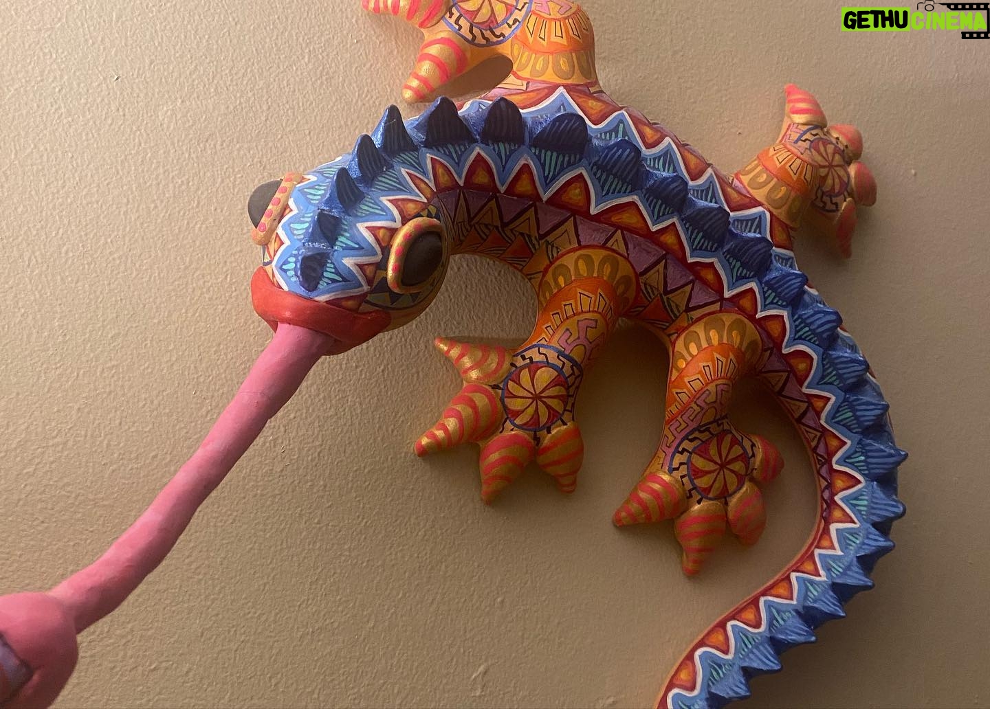 Stephanie Garcia Rizo - 1.2K Likes - Based of my Alebrije i have up on my wall. ✨✨This Dessert Lizard enjoying some ice coffee . ➡️ Process video and alebrije Refrence :)
#art #illustration #animation #characterdesign #drawing #lizard