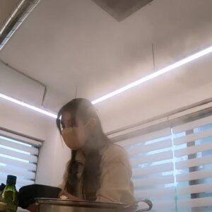 Stephanie Kim Instagram - 데뷔 19주년 기념 Cooking Class Event.
비가 내리는 공휴일인데도 언니보겠다고 전국에서 달려와준 클래시와 샤플리들.
플리들도 오랜만에 옛날 얘기하면서 서로 공유하고 요리하고 행복한 시간 만들어줘서 너무 고마워.

19년동안의 활동이 있었지만 팬들하고의 만남은 다섯손가락 안에 들만큼 적었던게 항상 마음에 남아서 작년에, 거의 20년만에(연습생시절 생긴) 다시 팬카페를 재오픈하고 두번째 이벤트가 되었네^^ 

참여해준 팬들에게 진심으로 고맙고 시간가는지 모르고 수다떨어줘서 언니가 외롭지 않게 잘 보낸거 같애. 그 이른 아침부터 함께 준비해주고 통솔해준 스탭들덕분에, 또 요리해주고 웃고 떠들면서 즐겨준 우리 팬들에게 너무 감동했다. 

마지막에 정리할때 누가 이런말을 해줬는데, 그 말이 앞으로에 활동에 있어 큰 원동력이 될 것 같아.
"언니가 데뷔할때 태어난 팬들이 지금의 스테파니를 알고 샤플리와 함께해줄수 있게 활동해줘서 고마워요." 
활동을 멈추면 '옛날'이라는 수식어에서 벗어나기 힘들 듯이, 천상지희를 좋아해주던 샤플리가 새로운 팬들을 만나서 함께 이벤트를 연다는것은 정말 이례적인 일이라 생각해. 

우리 팬들은 알겠지? 내가 제일 좋아하는 숫자 (힌트: 왼쪽귀 뒤에 타투 숫자)
숫자중에서 유일하게 독립적이고, 가장 높은 9. 나에겐 뭔가 완벽하게 느껴지는 숫자야. 9 다음엔 다시 0으로 새시작이 되지.

내년 20주년, 다시 0으로 새롭게 시작되는 해. 그래서 이번 19주년을 탄탄하게 잘 만들어서 준비해야 새로운 발전에 있을 에너지가 생길거라 믿어. 그래서 이번년도가 너무너무 특별하고 소중해^^ 그냥 보내진 않을거야ㅎㅎ

곧 있을 콘서트와 발레 전국투어를 통해서 그 동안에 잘 못봤던 팬들도 만나길 바라며 안 다치고 멋지게 준비해볼께. 그리고 작년에 약속한거처럼 작은 이벤트라도 만날수있는 시간 마련할테니 우리 또 보자. 

엄청많이 사랑해~ ❤️

Love,
Stephanie