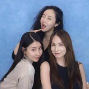 Stephanie Kim Instagram - 19주년 맴버들과 함께. 다음엔 완전체로 다시❤️ 샤릉해