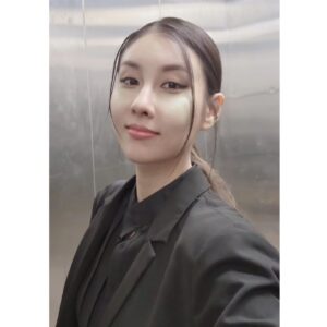 Stephanie Kim Instagram - 공연 끝나고 스탭 전용 엘베타고 내려가면 우리 서윗한 팬들이 기다리고있디. 뮤지컬 프리다 이제.. 마지막 주가 되었네.. 

이번주도 멕시코 코엑스에서 열심히 돌아보겠어🩷 Let's go amigos~~