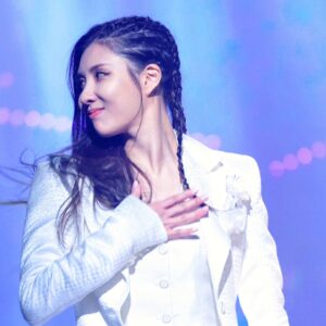 Stephanie Kim Instagram - 하양레플레하 
Refleja in white🤍

Ps. 예쁜 사진 찍어준 클래시 샤릉해
