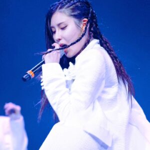 Stephanie Kim Instagram - 하양레플레하 
Refleja in white🤍

Ps. 예쁜 사진 찍어준 클래시 샤릉해