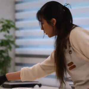 Stephanie Kim Instagram - 데뷔 19주년 기념 Cooking Class Event.
비가 내리는 공휴일인데도 언니보겠다고 전국에서 달려와준 클래시와 샤플리들.
플리들도 오랜만에 옛날 얘기하면서 서로 공유하고 요리하고 행복한 시간 만들어줘서 너무 고마워.

19년동안의 활동이 있었지만 팬들하고의 만남은 다섯손가락 안에 들만큼 적었던게 항상 마음에 남아서 작년에, 거의 20년만에(연습생시절 생긴) 다시 팬카페를 재오픈하고 두번째 이벤트가 되었네^^ 

참여해준 팬들에게 진심으로 고맙고 시간가는지 모르고 수다떨어줘서 언니가 외롭지 않게 잘 보낸거 같애. 그 이른 아침부터 함께 준비해주고 통솔해준 스탭들덕분에, 또 요리해주고 웃고 떠들면서 즐겨준 우리 팬들에게 너무 감동했다. 

마지막에 정리할때 누가 이런말을 해줬는데, 그 말이 앞으로에 활동에 있어 큰 원동력이 될 것 같아.
"언니가 데뷔할때 태어난 팬들이 지금의 스테파니를 알고 샤플리와 함께해줄수 있게 활동해줘서 고마워요." 
활동을 멈추면 '옛날'이라는 수식어에서 벗어나기 힘들 듯이, 천상지희를 좋아해주던 샤플리가 새로운 팬들을 만나서 함께 이벤트를 연다는것은 정말 이례적인 일이라 생각해. 

우리 팬들은 알겠지? 내가 제일 좋아하는 숫자 (힌트: 왼쪽귀 뒤에 타투 숫자)
숫자중에서 유일하게 독립적이고, 가장 높은 9. 나에겐 뭔가 완벽하게 느껴지는 숫자야. 9 다음엔 다시 0으로 새시작이 되지.

내년 20주년, 다시 0으로 새롭게 시작되는 해. 그래서 이번 19주년을 탄탄하게 잘 만들어서 준비해야 새로운 발전에 있을 에너지가 생길거라 믿어. 그래서 이번년도가 너무너무 특별하고 소중해^^ 그냥 보내진 않을거야ㅎㅎ

곧 있을 콘서트와 발레 전국투어를 통해서 그 동안에 잘 못봤던 팬들도 만나길 바라며 안 다치고 멋지게 준비해볼께. 그리고 작년에 약속한거처럼 작은 이벤트라도 만날수있는 시간 마련할테니 우리 또 보자. 

엄청많이 사랑해~ ❤️

Love,
Stephanie