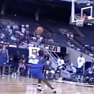 Stephen Jackson Instagram - Ronnie Fields is up there amongst the greatest high school dunkers of all-time. 🚀

Don’t miss our latest episode with @ronniefieldselite on the @allthesmoke.productions YouTube.

🎥: @tfbchucktheboss