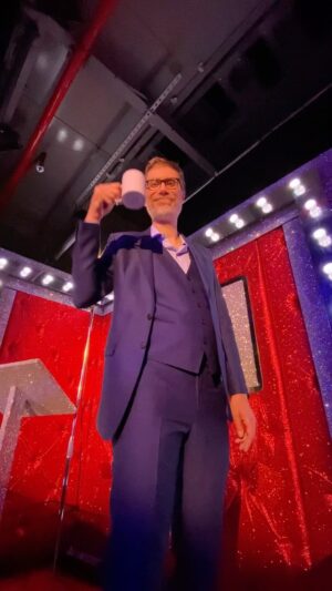 Stephen Merchant Instagram - We had a huge star on the show!! #SaturdayNightTakeaway