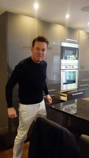 Stephen Mulhern Instagram - Thought I’d give this trend a go. Nailed it!