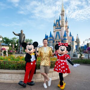 Stephen Mulhern Instagram - It’s the series finale of @InForAPennyShow and we’re going out with a bang! We’ve gone INTERNATIONAL (Cameraman Rory couldn’t believe his luck!), and it’s a bumper long episode from Walt Disney World Resort in Florida! Don’t miss it tonight, 6:15pm on @ITV and @WeAreSTV