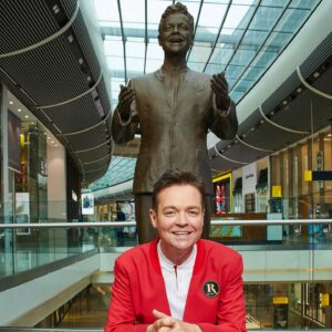 Stephen Mulhern Instagram - 🤩 To celebrate the launch of our restyled uniforms, we’ve created a life-sized statue of our very own former Redcoat and brand ambassador, @stephenmulhern! ⭐️ 

His doppelganger will eventually live at our Minehead resort, where his Redcoat journey began ❤️ 

#ReadyToButlins #Redcoats #StephenMulhern #Butlins